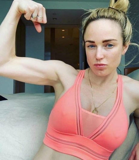 Caity Lotz erwachsene porno galerie