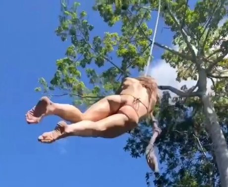 Caity Lotz schöne pornostar archiv