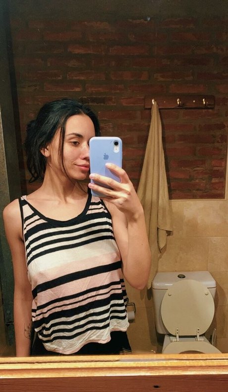 Vera Kaludi freie nackten foto