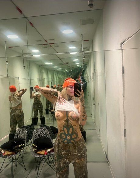 Coco Blake kunst akt bild