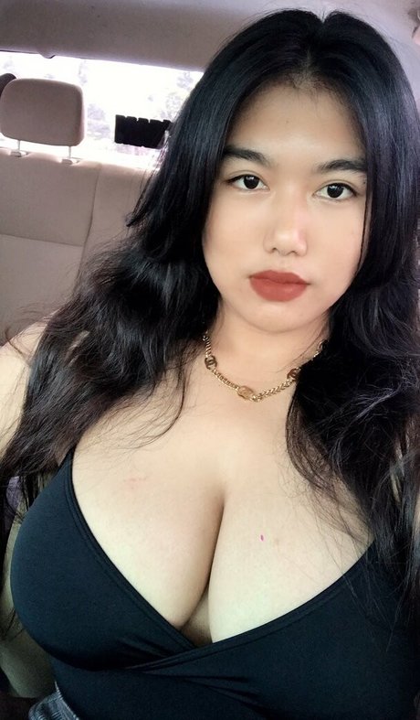 Thanaporn model nackt fotos