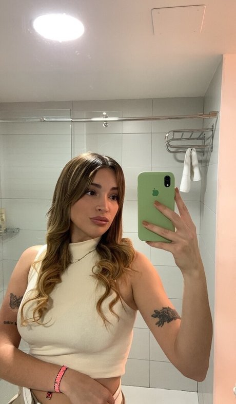 belonly nackt akt fotos