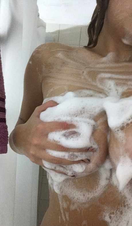 belonly xxx nackt bilder