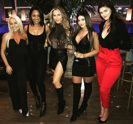 Dezmin Schubel porno galerie