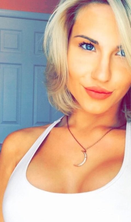 Dezmin Schubel porno nackten fotos