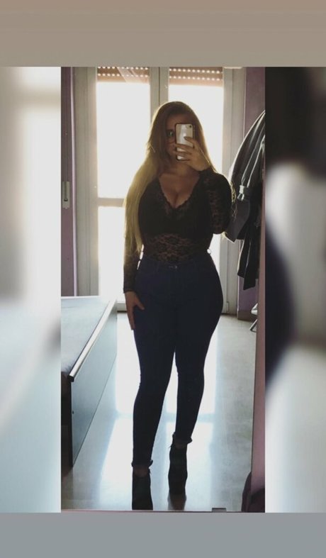 Anastasia Ticus sexy top foto