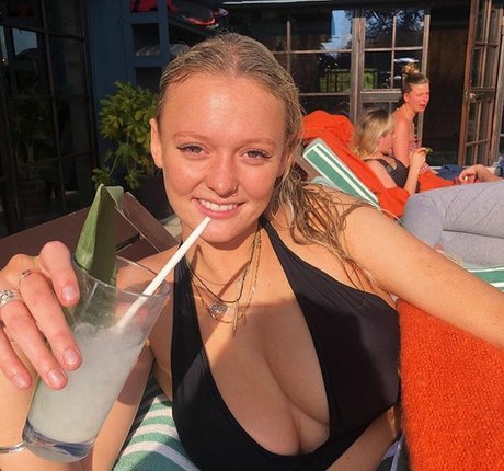 Poppyy Hopson model freie foto