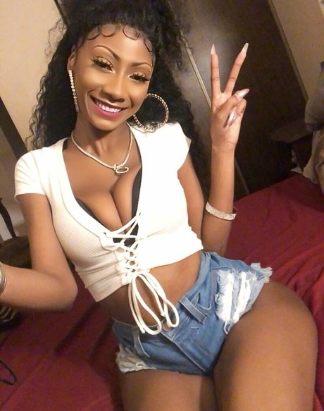 CoolieMonae pornostar nackte foto