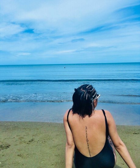 Joycen Artus model nackt foto