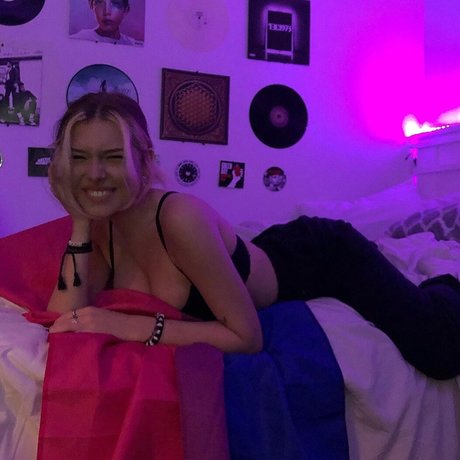 Ohkailno model nackt galerien