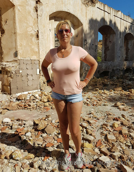 wet naughty kitty erwachsene exklusive bild