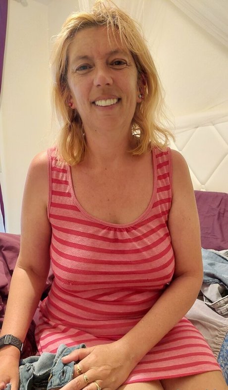 wet naughty kitty model exklusive galerie