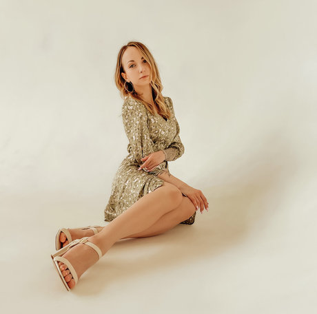 Saharova Kris sexy akt bild