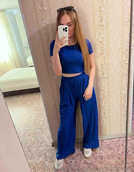 helenlittlerose sexy xxx foto