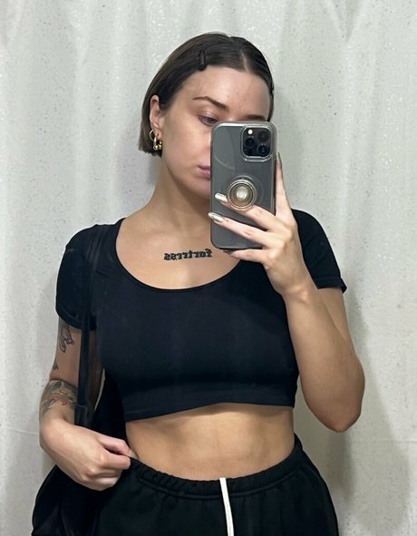 yyentaa top nackten galerien