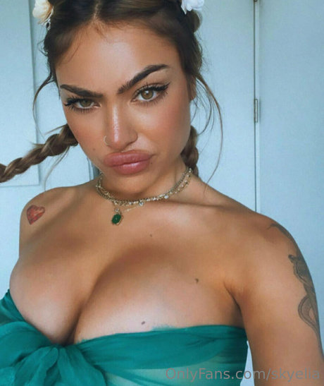 skyelia kunst nackten bilder