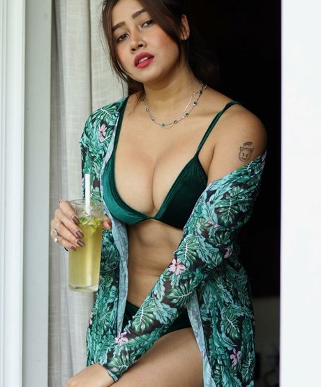 Sofia Ansari sexy nackt fotos