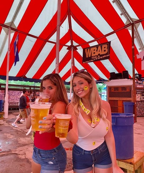 Kayla A sexy nackt bild