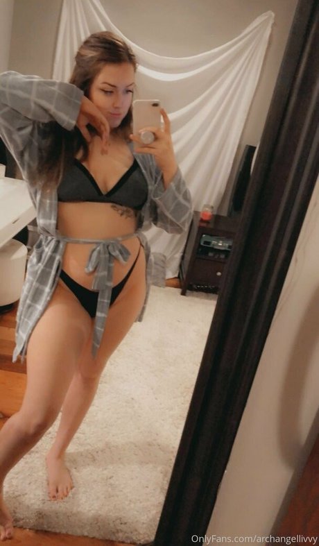 archangellivvy model nackte bild