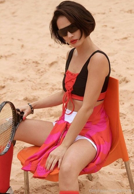 berryrita schöne erwachsene foto