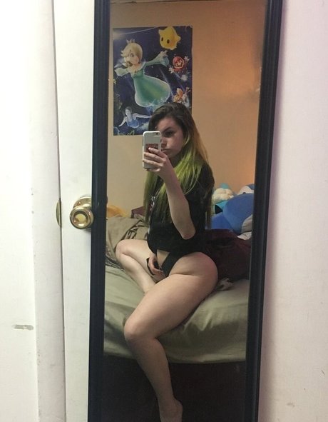 Ghoulrunnings model hd bilder