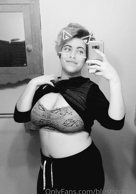 blushgoblin schauspielerin akt bilder