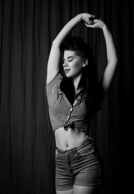 fansly onlyfans kunst nackt galerie