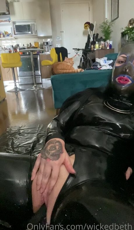 Wicked Beth hd nette bilder