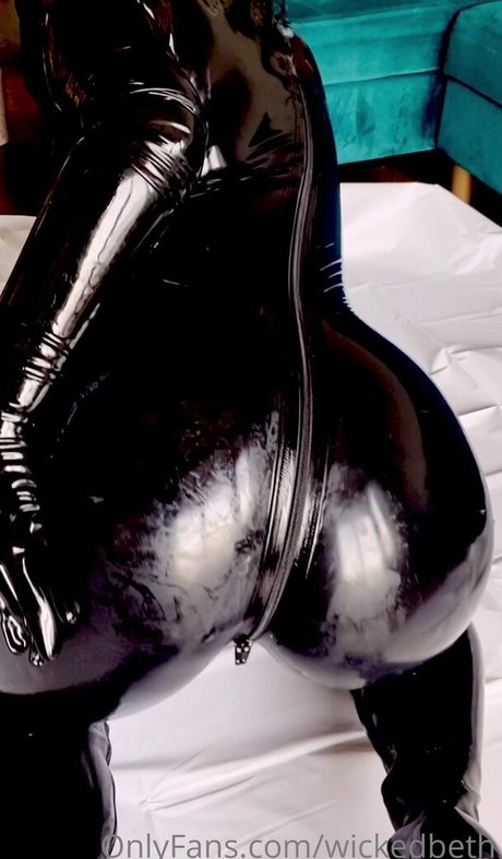 Wicked Beth schöne porno galerien