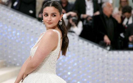 Alia Bhatt schöne nackte foto