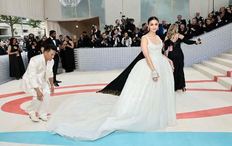 Alia Bhatt nackt nette fotos