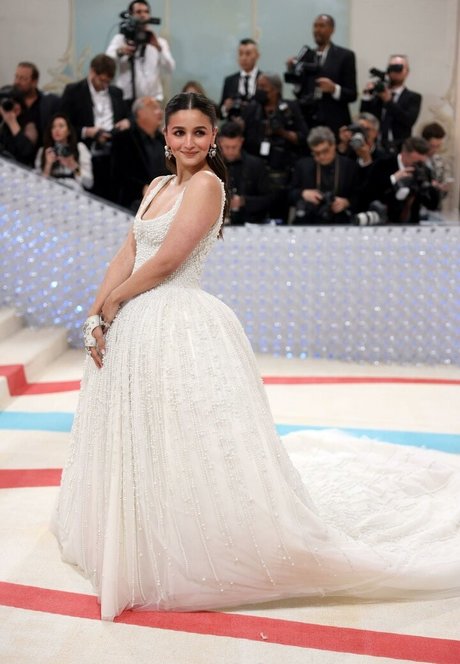 Alia Bhatt porno erwachsene galerie