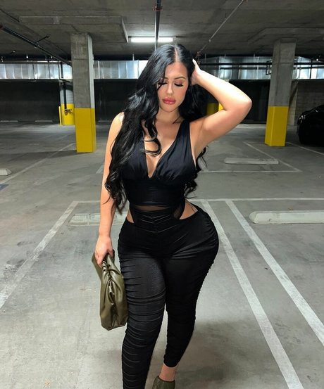 Danielle P hübsche erwachsene foto