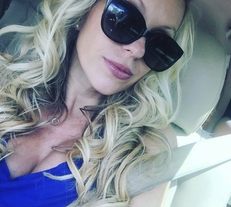 mzcourtneycummz nackt sex galerie