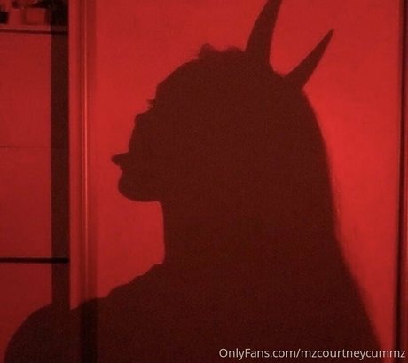 mzcourtneycummz freie sex foto