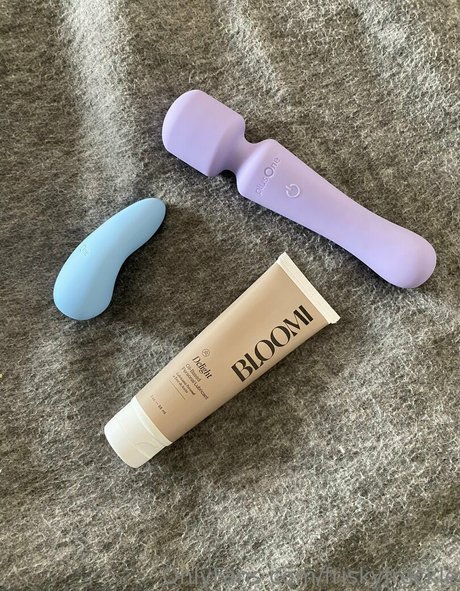 friskyfreckle schauspielerin akt foto