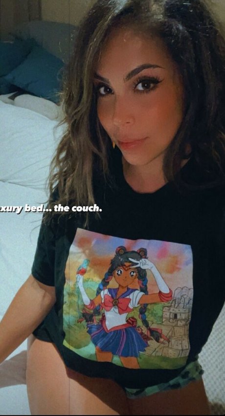 Gigi Saul Guerrero top nackte bild