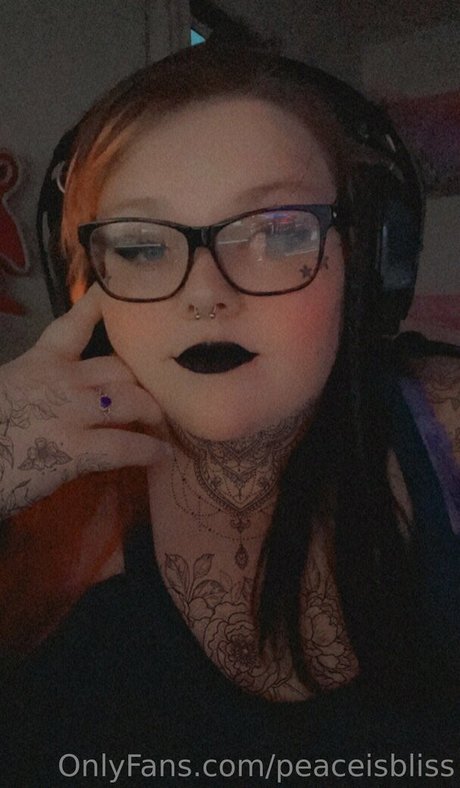 rothaarige gesichtsbehandlung onlyfans hübsche kunst galerie