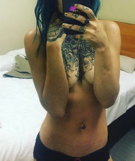 Jessica Monchouchou porno nackt bild