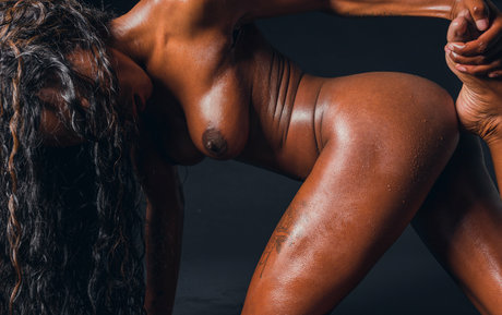 latina mit großem hintern onlyfans nacktheit erwachsene fotos