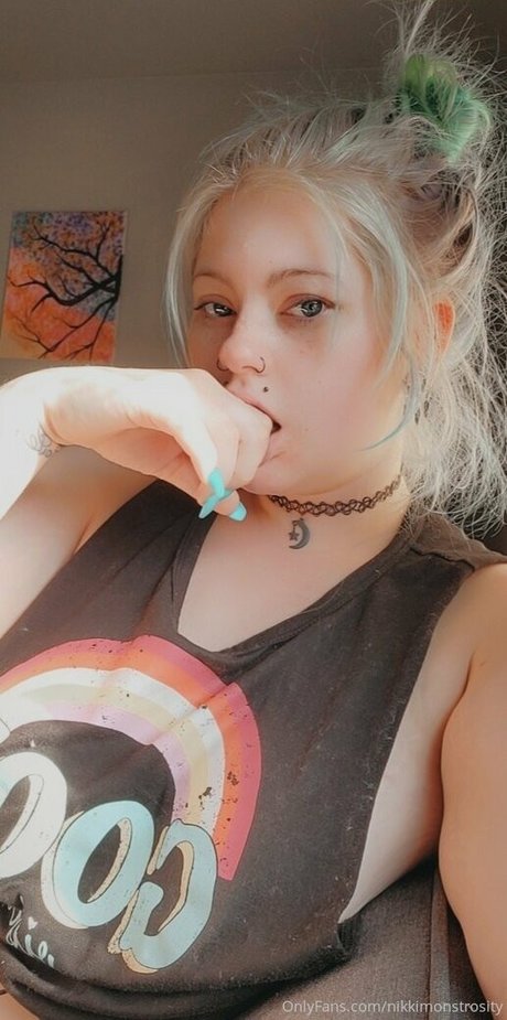 nikkimonstrosity erotische nackt bild