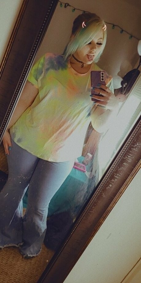 nikkimonstrosity model nackten bild