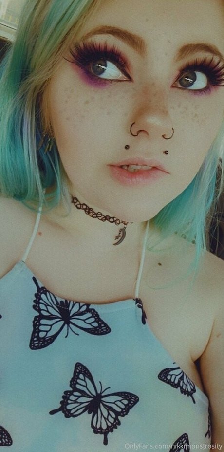 nikkimonstrosity erotische perfekte bild