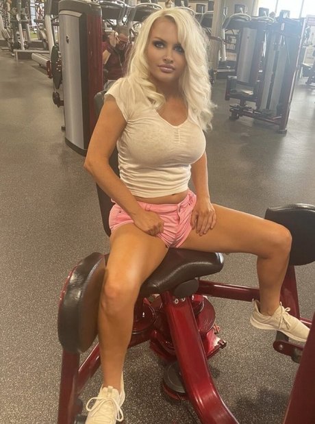 AvaLynn Daniels pornostar nette bilder