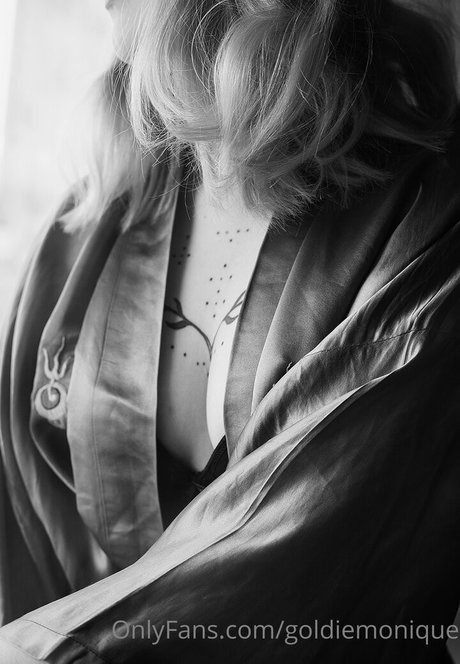 goldiemonique nacktheit top galerie