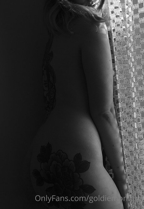 goldiemonique nacktheit nette foto