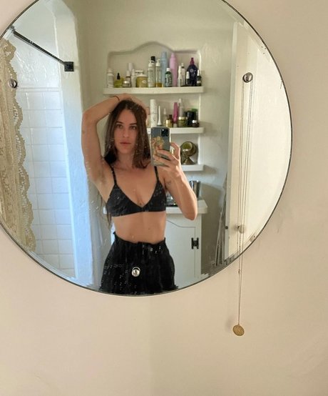 Scout Willis model akt bild