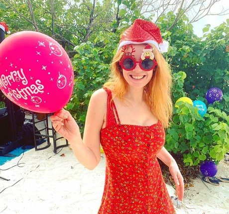 Palina Rojinski kunst nacktheit galerien