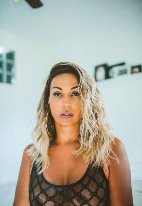 Valeska Popozuda hübsche exklusive bilder