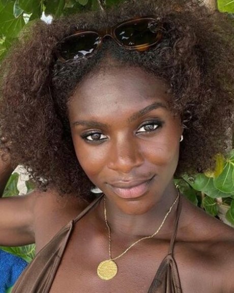 Dina Asher Smith pornostar top bild